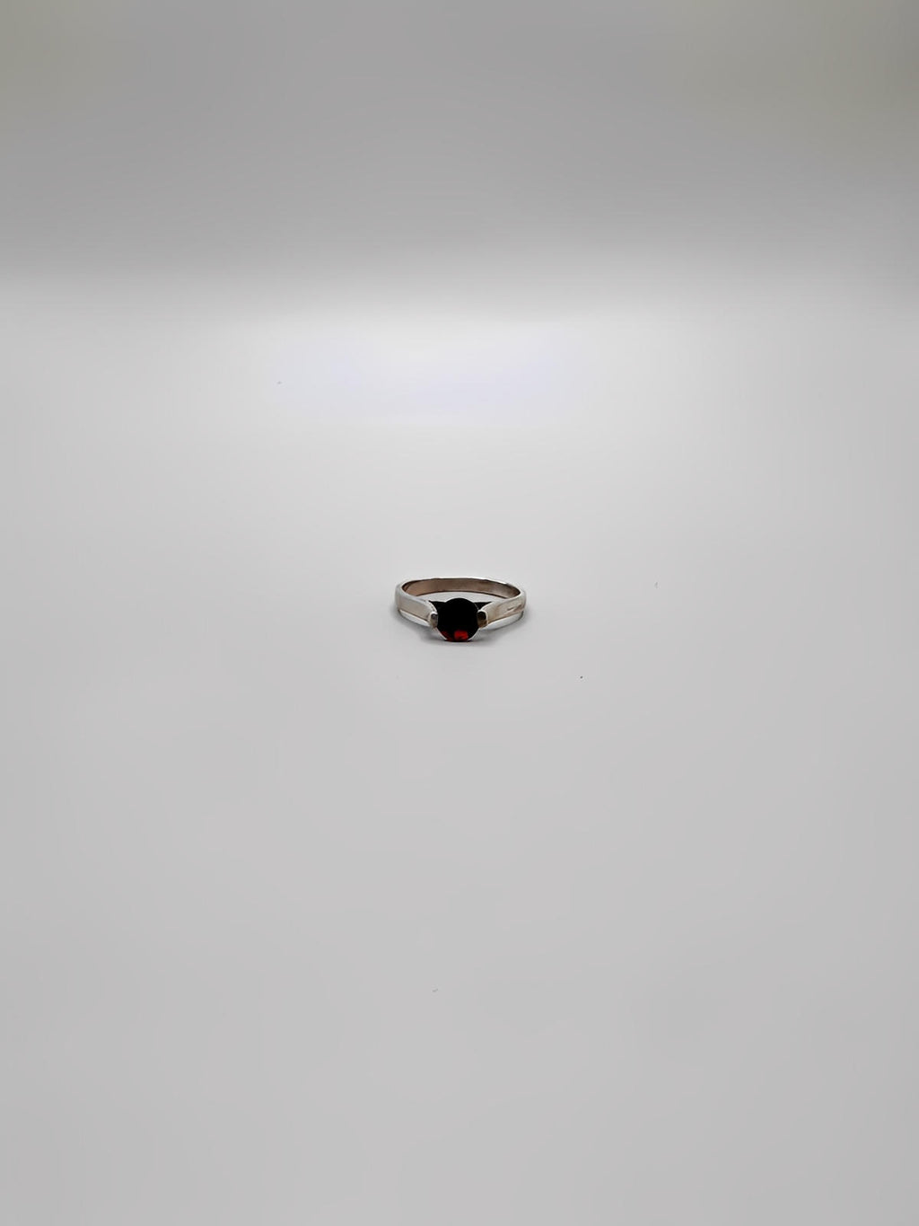 GARNET SILVER RING