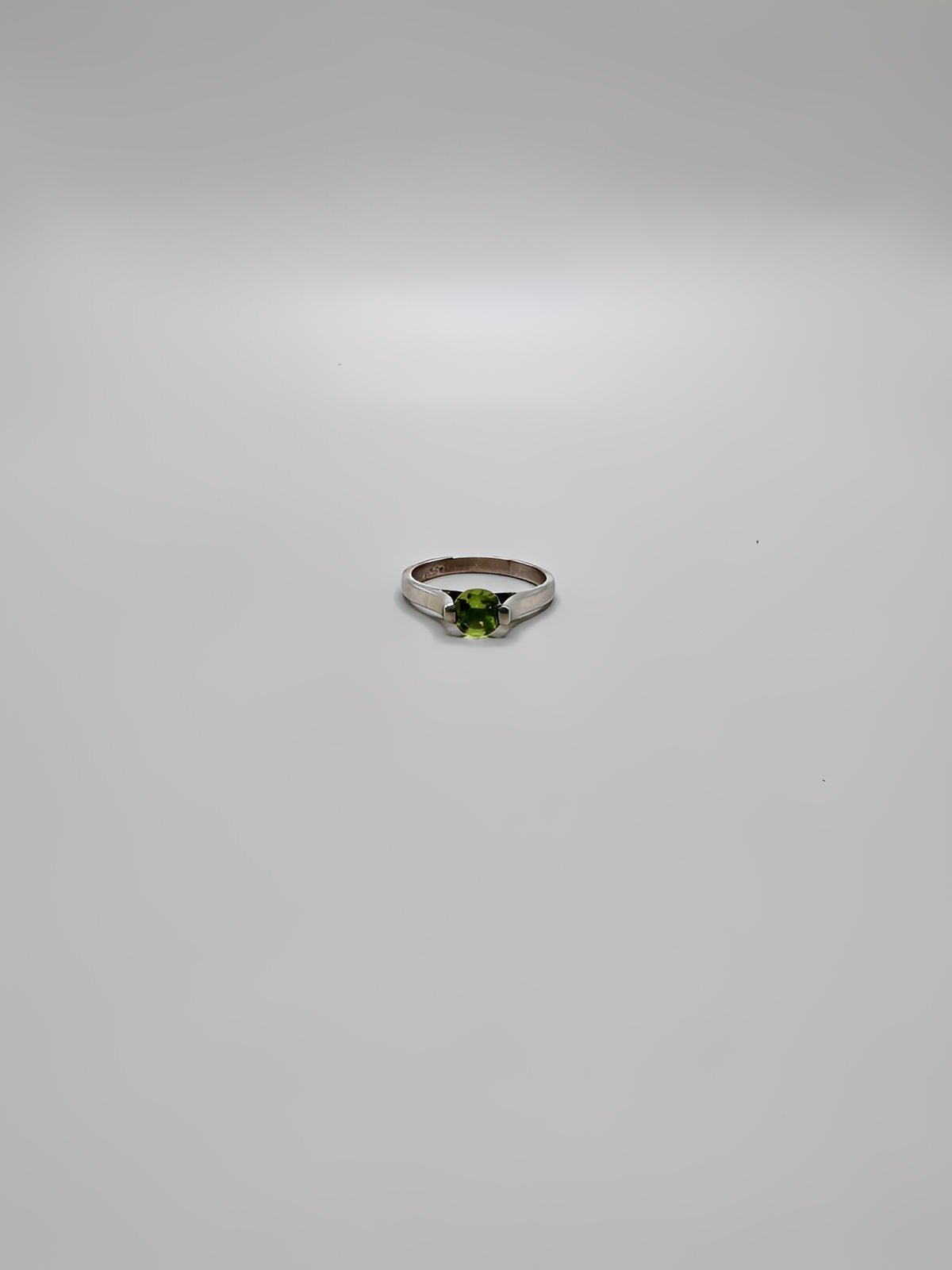 PERIDOT SILVER RING