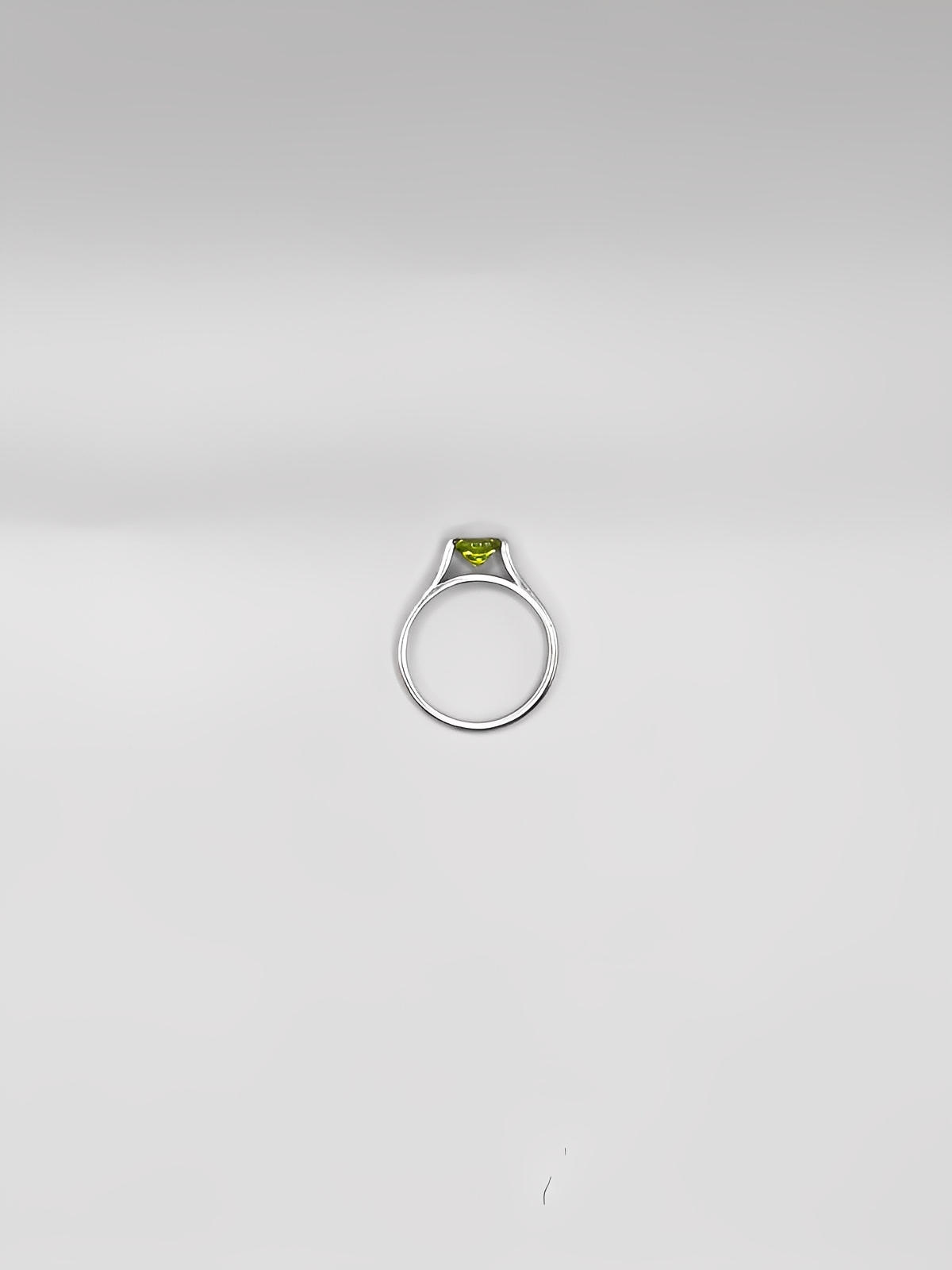 PERIDOT SILVER RING