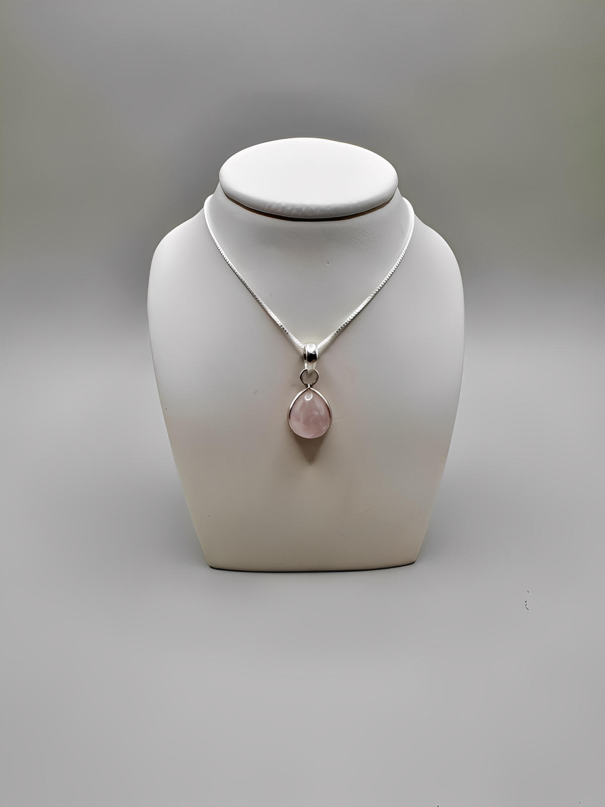 ROSE QUARTZ TEARDROP SILVER NECKLACE